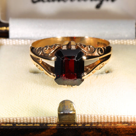 The Vintage 1991 Garnet Solitaire Signet Ring