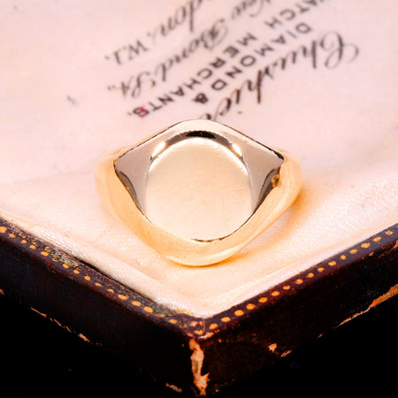 The Vintage 1964 9ct Gold Oval Petite Signet Ring