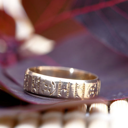The Antique Chased Floral Decorated 12 Carat Gold Wedding Band - Antique Jewellers