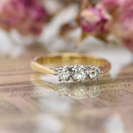 The Vintage Three Diamond 18ct Gold Ring - Antique Jewellers