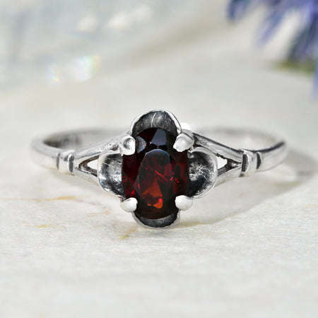 The Vintage 1983 Garnet Bifurcated Shoulders Silver Ring - Antique Jewellers