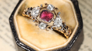 The Ultimate Guide to Gifting Antique Jewellery This Christmas