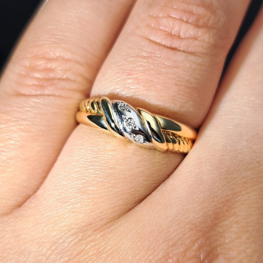 The Vintage 1995 Two Tone Single Cut Diamond Wave Ring