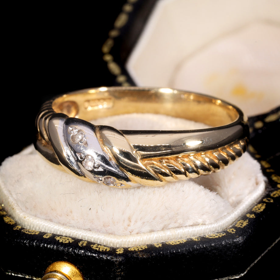 The Vintage 1995 Two Tone Single Cut Diamond Wave Ring