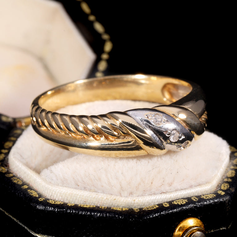 The Vintage 1995 Two Tone Single Cut Diamond Wave Ring