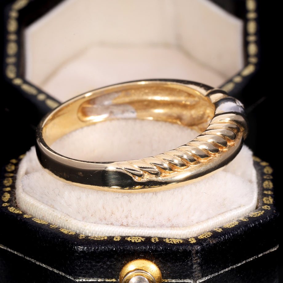 The Vintage 1995 Two Tone Single Cut Diamond Wave Ring