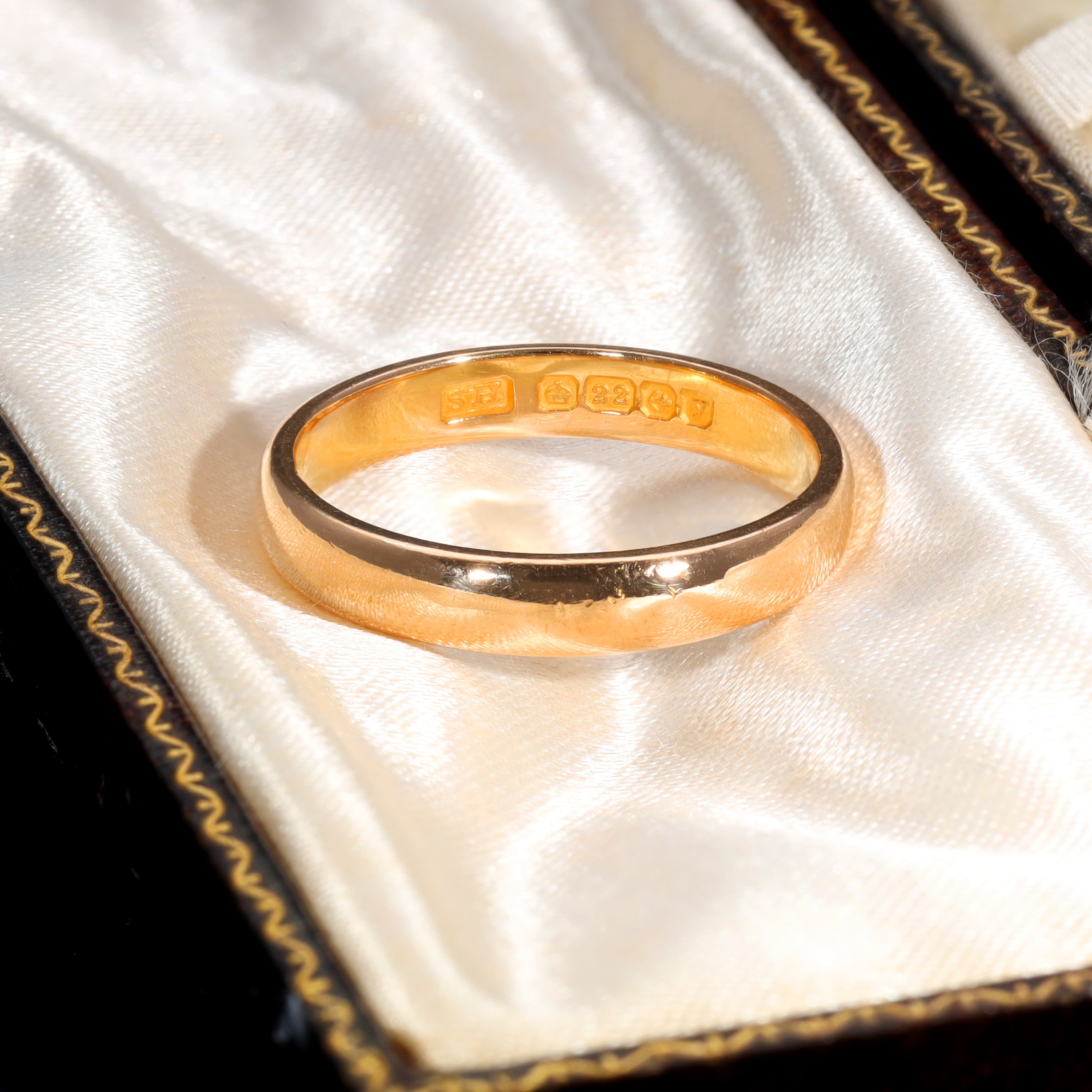 The Antique 1923 22ct Gold Wedding Ring - Antique Jewellers
