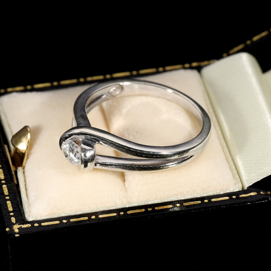 The Contemporary Light Solitaire Diamond Twist Ring