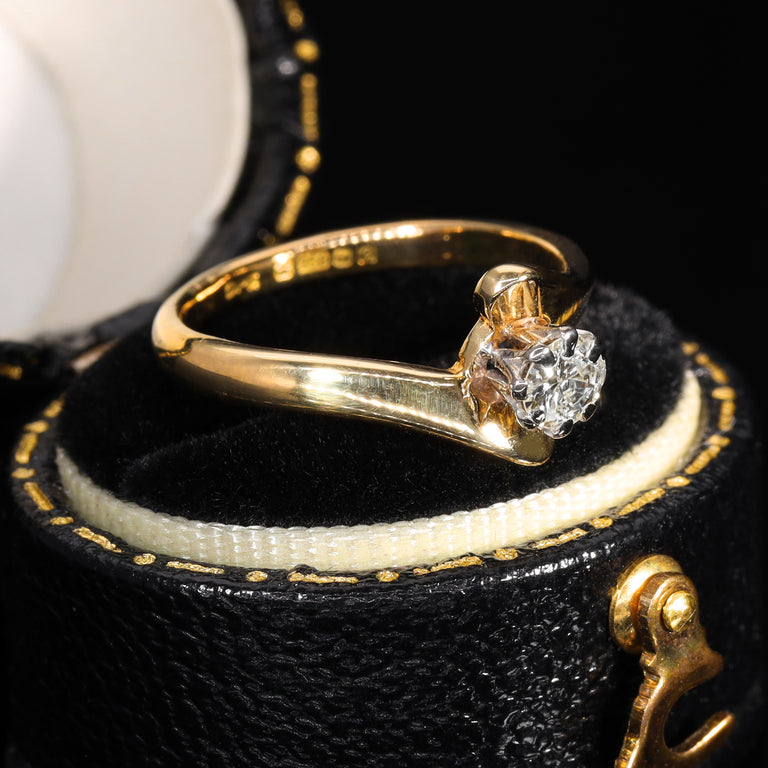 The Vintage 1977 Brilliant Cut Diamond Crossover Ring