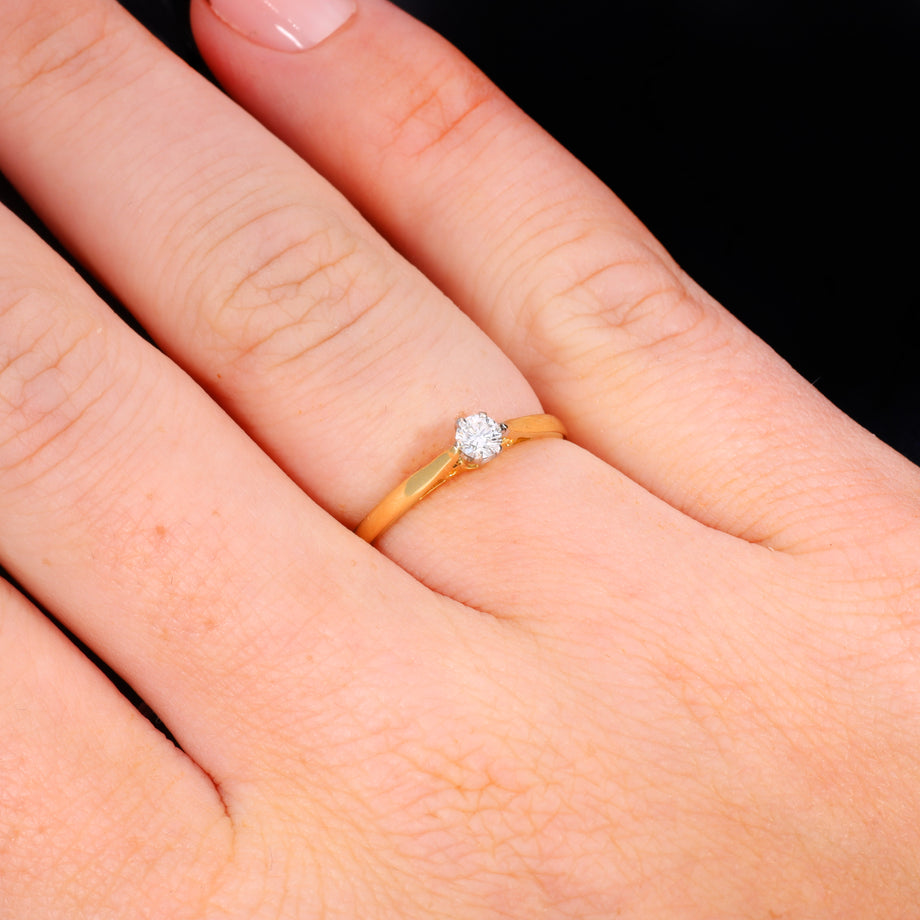 The Vintage 1989 Brilliant Cut Diamond Solitaire Dainty Ring