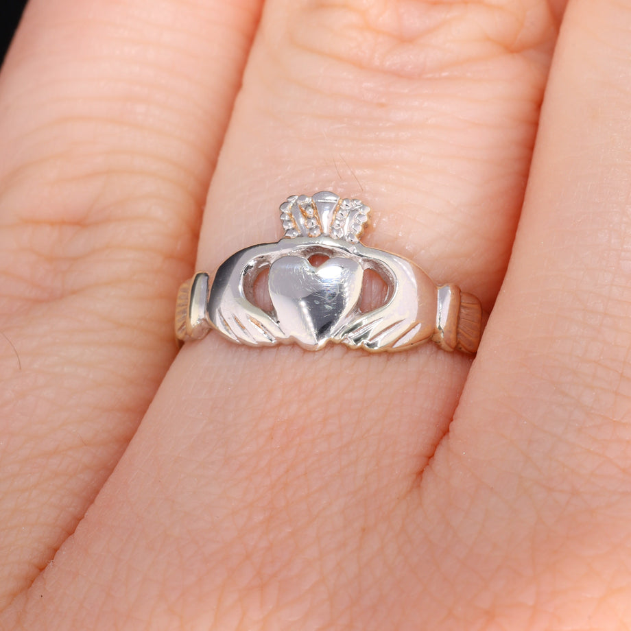 The Vintage 9ct White Gold Claddagh Ring