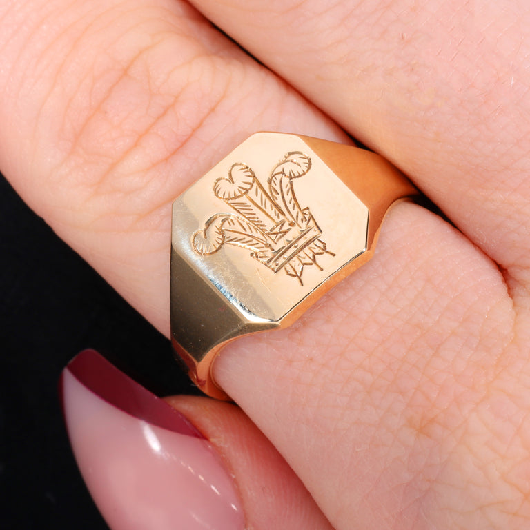 The Vintage 9ct Gold Fleur De Lis Signet Ring