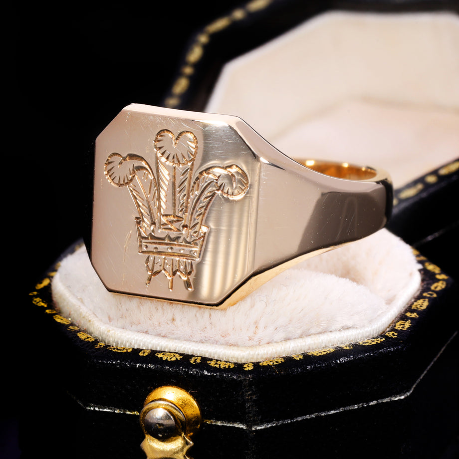 The Vintage 9ct Gold Fleur De Lis Signet Ring