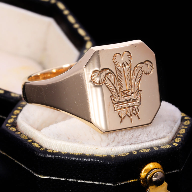 The Vintage 9ct Gold Fleur De Lis Signet Ring