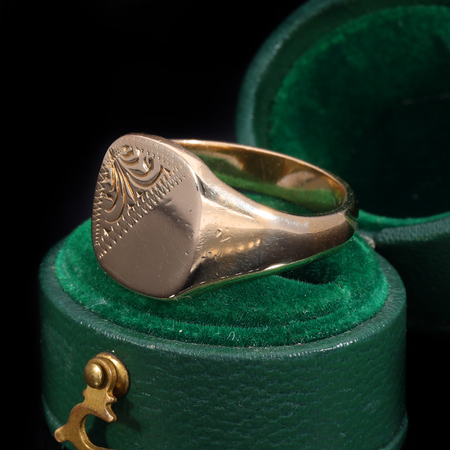 The Vintage 9ct Gold Square Pattern Signet Ring