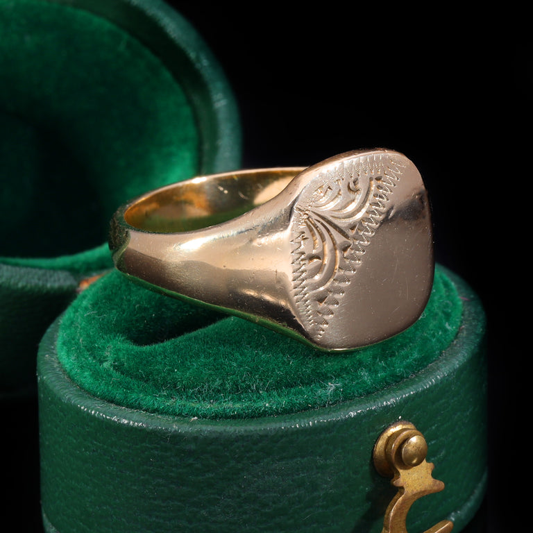The Vintage 9ct Gold Square Pattern Signet Ring