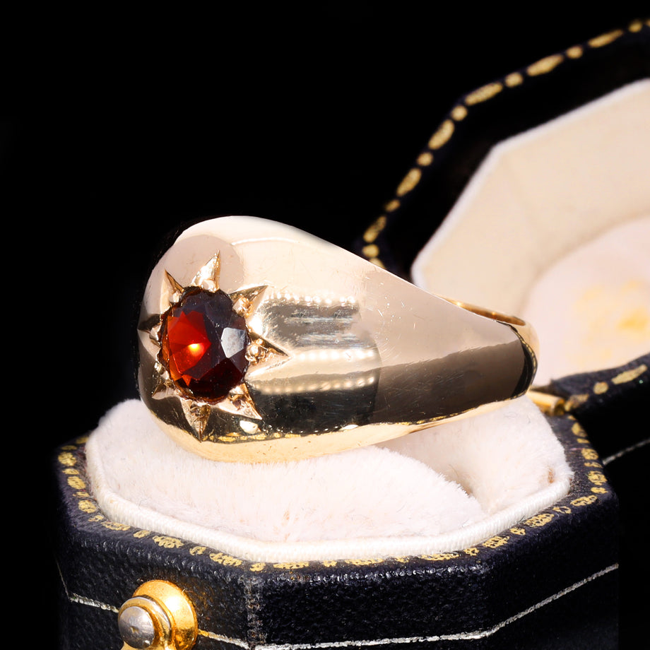 The Vintage 1976 Star Set Garnet Bombe Ring