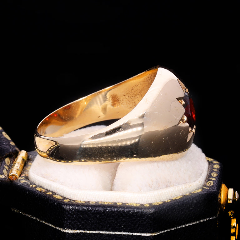 The Vintage 1976 Star Set Garnet Bombe Ring