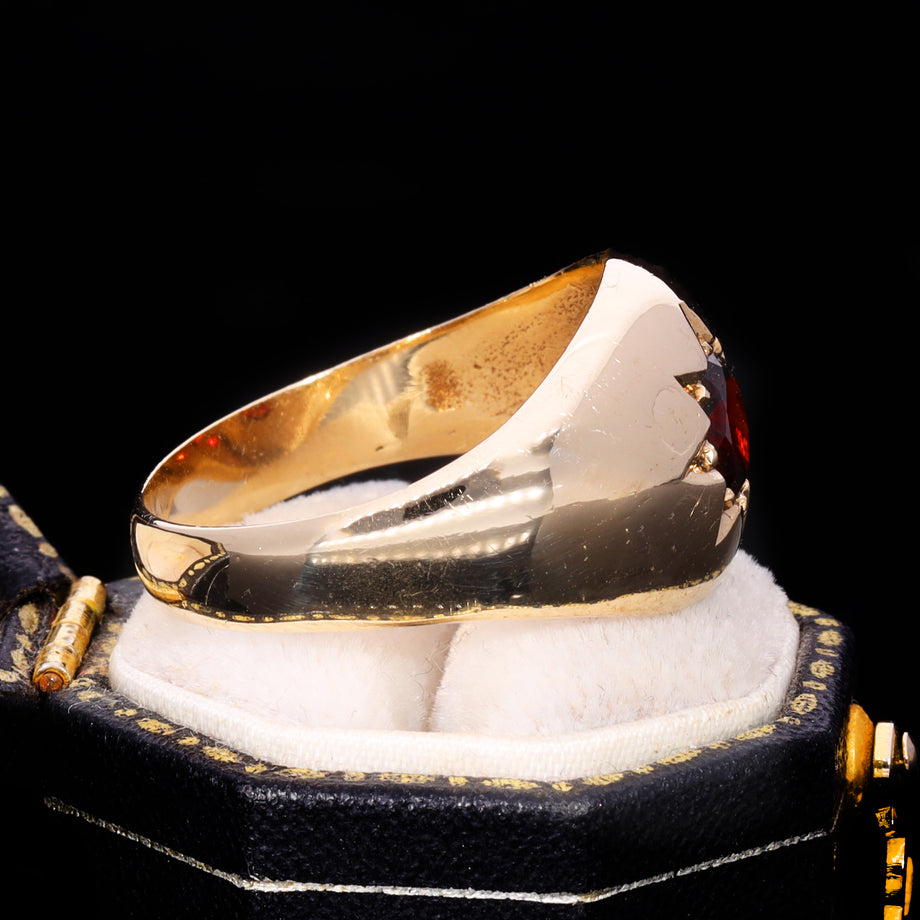 The Vintage 1976 Star Set Garnet Bombe Ring