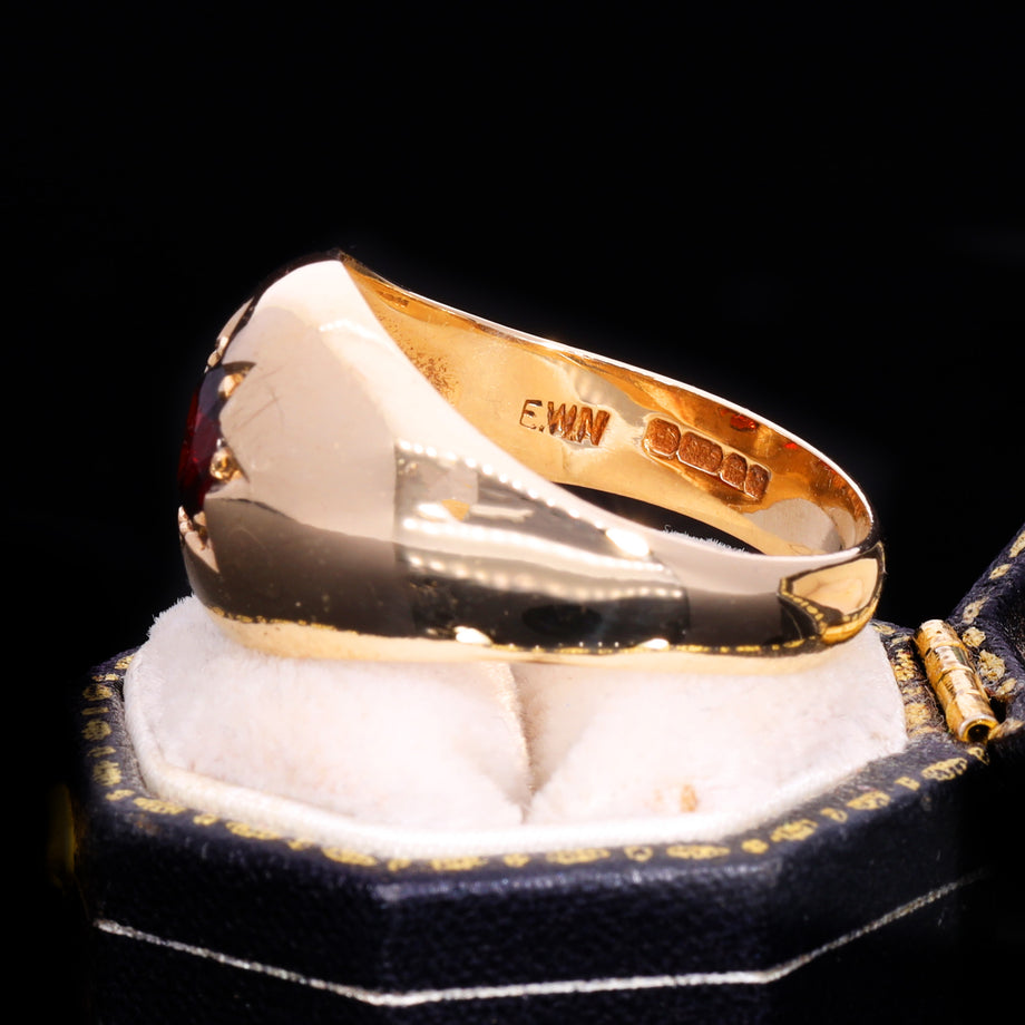 The Vintage 1976 Star Set Garnet Bombe Ring