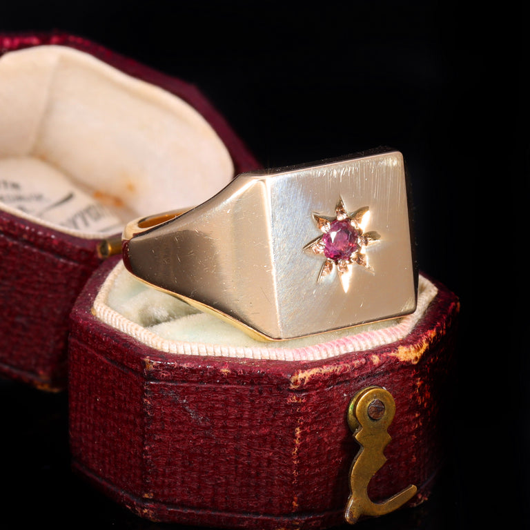The Vintage 1996 9ct Gold Star Set Garnet Ring