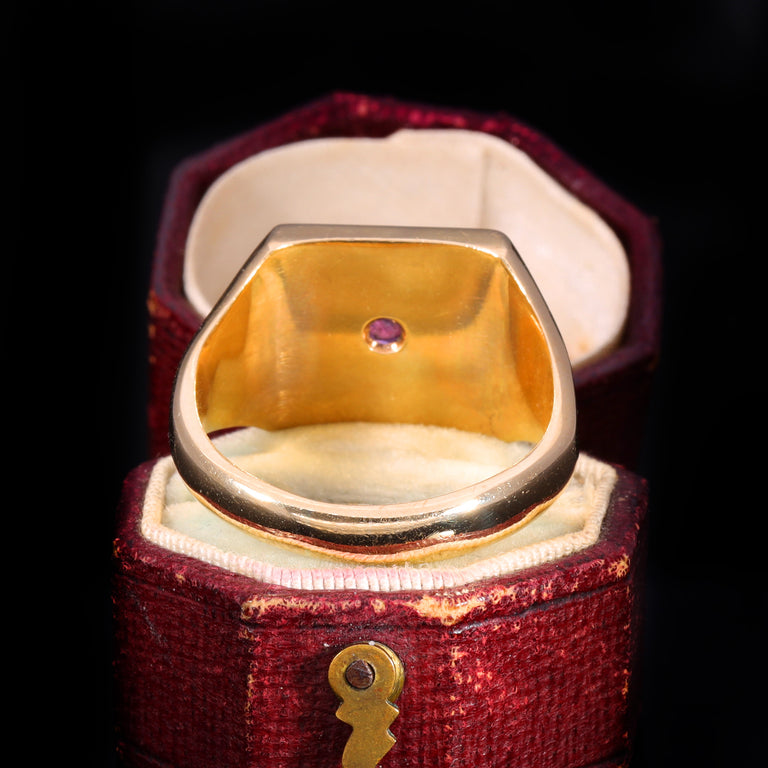 The Vintage 1996 9ct Gold Star Set Garnet Ring