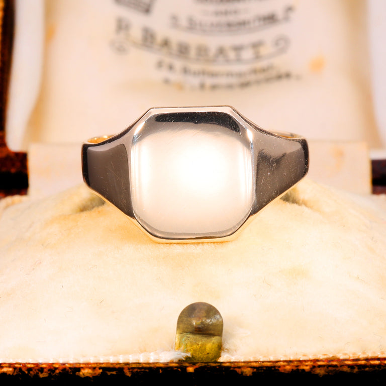 The Vintage 1993 9ct Gold 6.52g Square Signet Ring