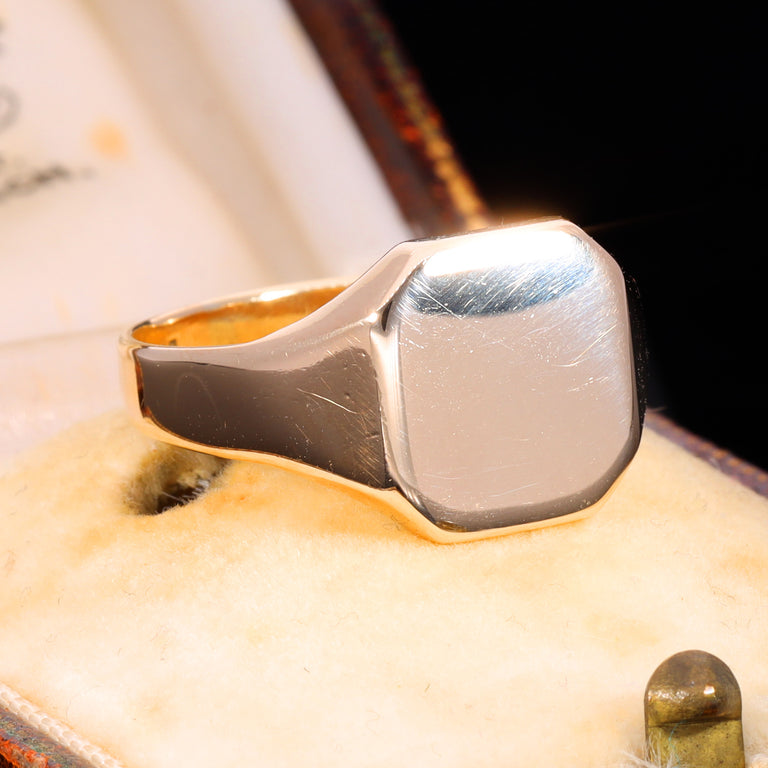 The Vintage 1993 9ct Gold 6.52g Square Signet Ring