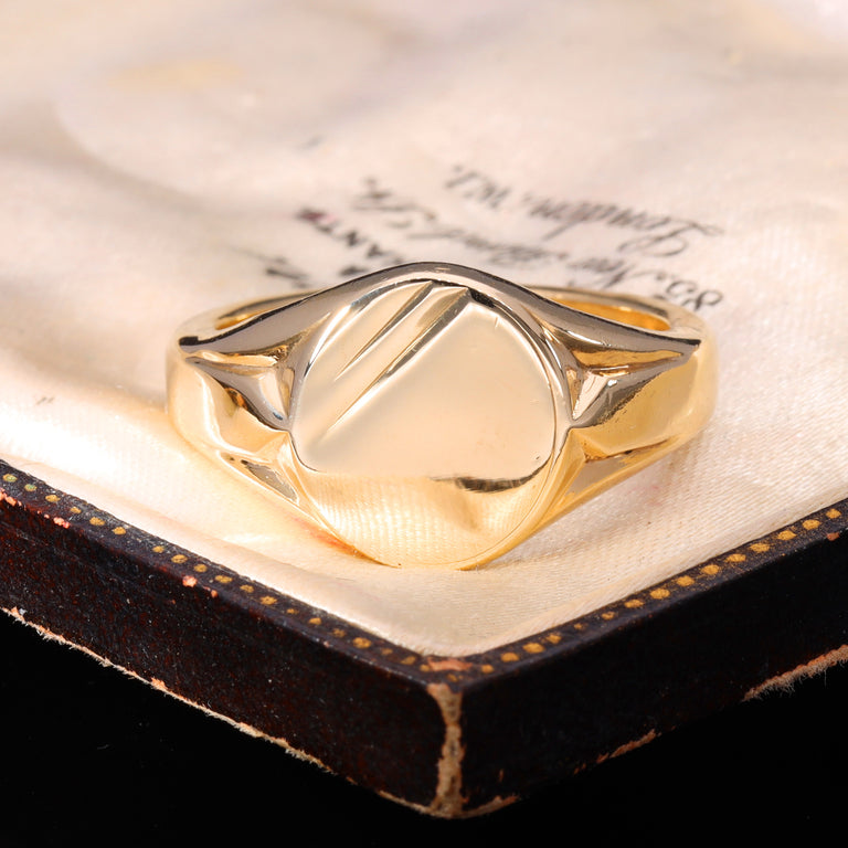 The Vintage 1964 9ct Gold 10.73g Signet Ring