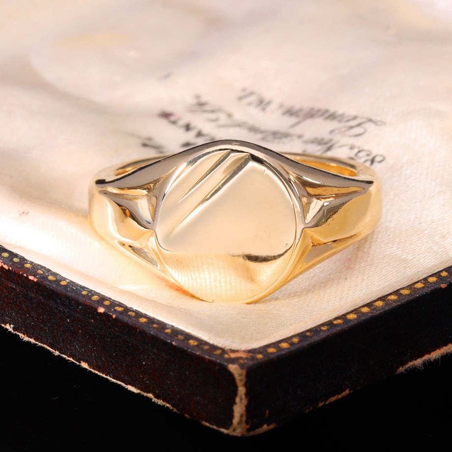 The Vintage 1964 9ct Gold 10.73g Signet Ring