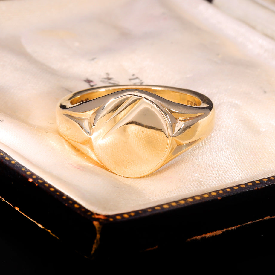 The Vintage 1964 9ct Gold 10.73g Signet Ring