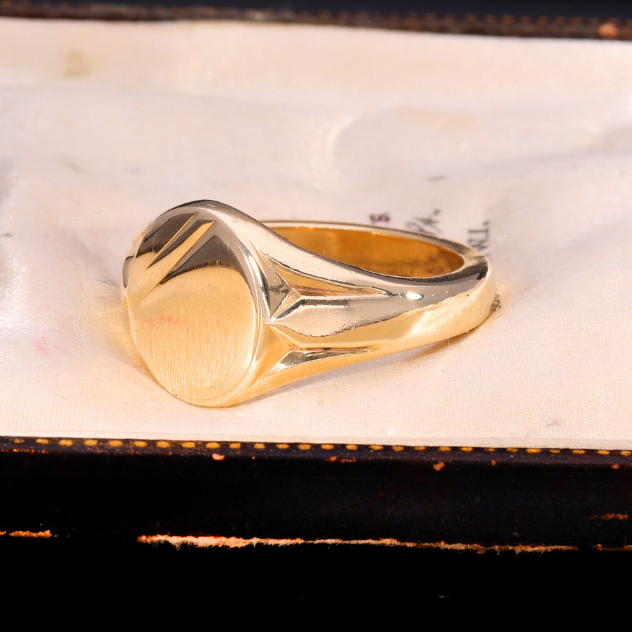 The Vintage 1964 9ct Gold 10.73g Signet Ring