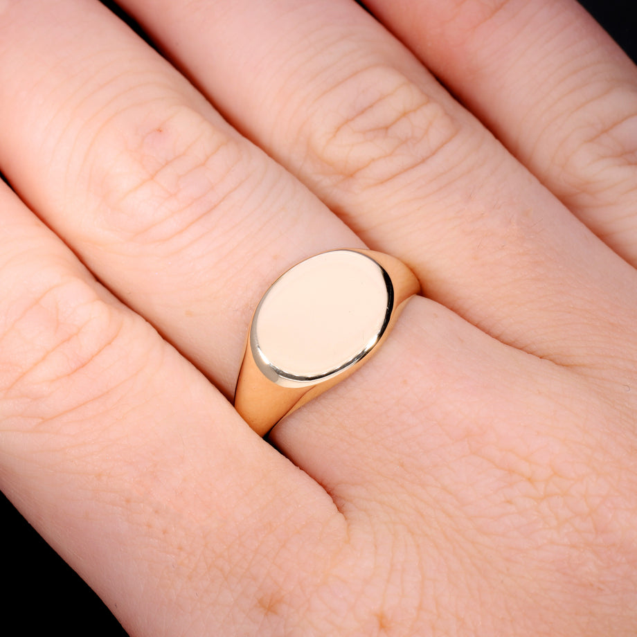 The Vintage 1994 9ct Gold Oval 6.70g Signet Ring