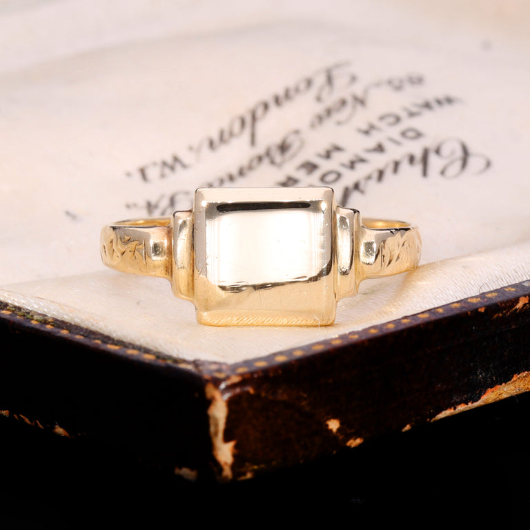The Vintage 1963 9ct Gold Foliate Stepped Shoulder Signet Ring