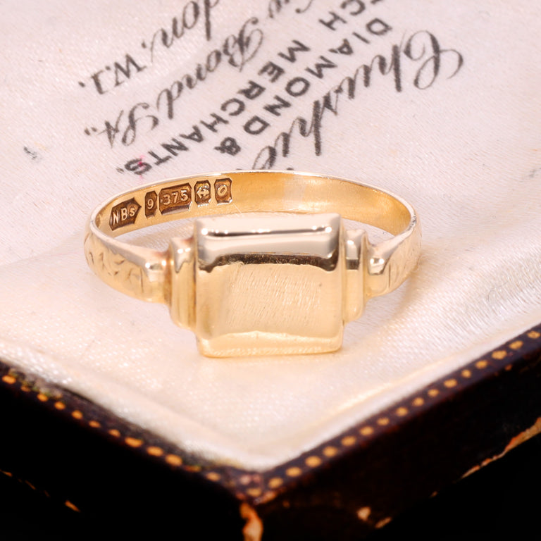 The Vintage 1963 9ct Gold Foliate Stepped Shoulder Signet Ring