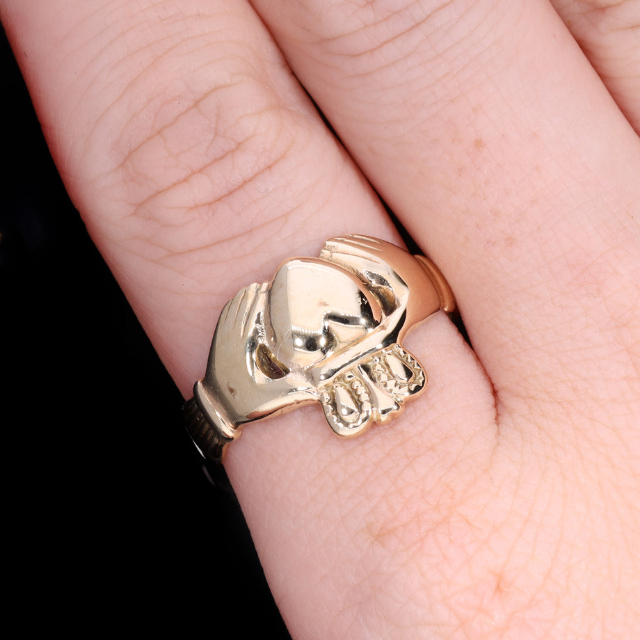 The Vintage 1967 9ct Gold 5.19g Claddagh Ring