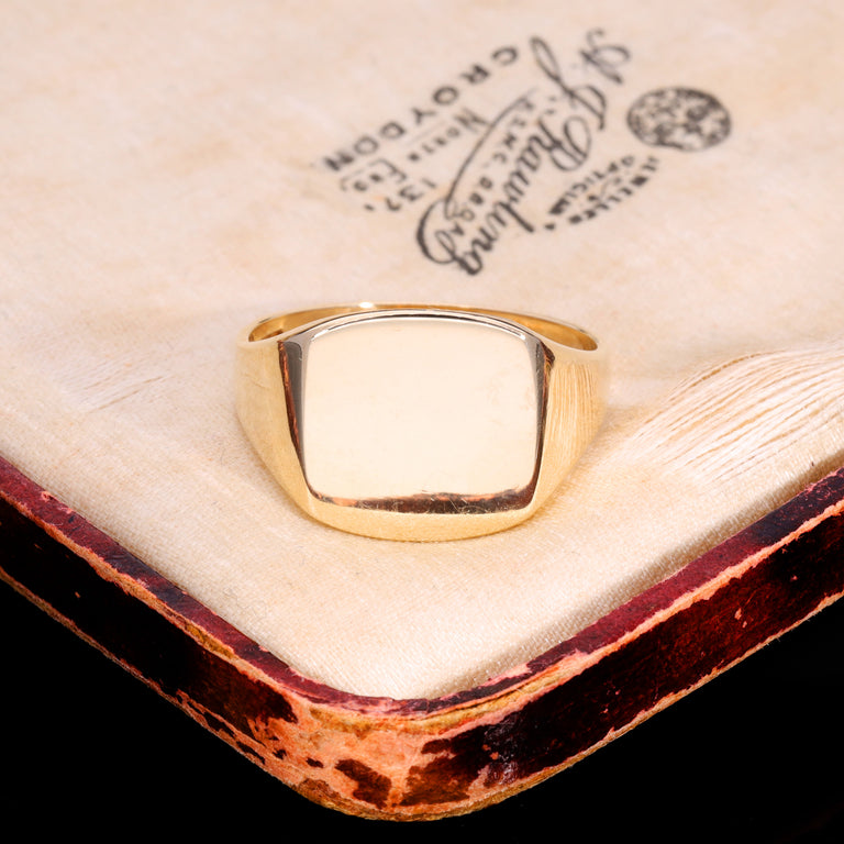 The Vintage 9ct Gold 4.69g Classic Signet Ring