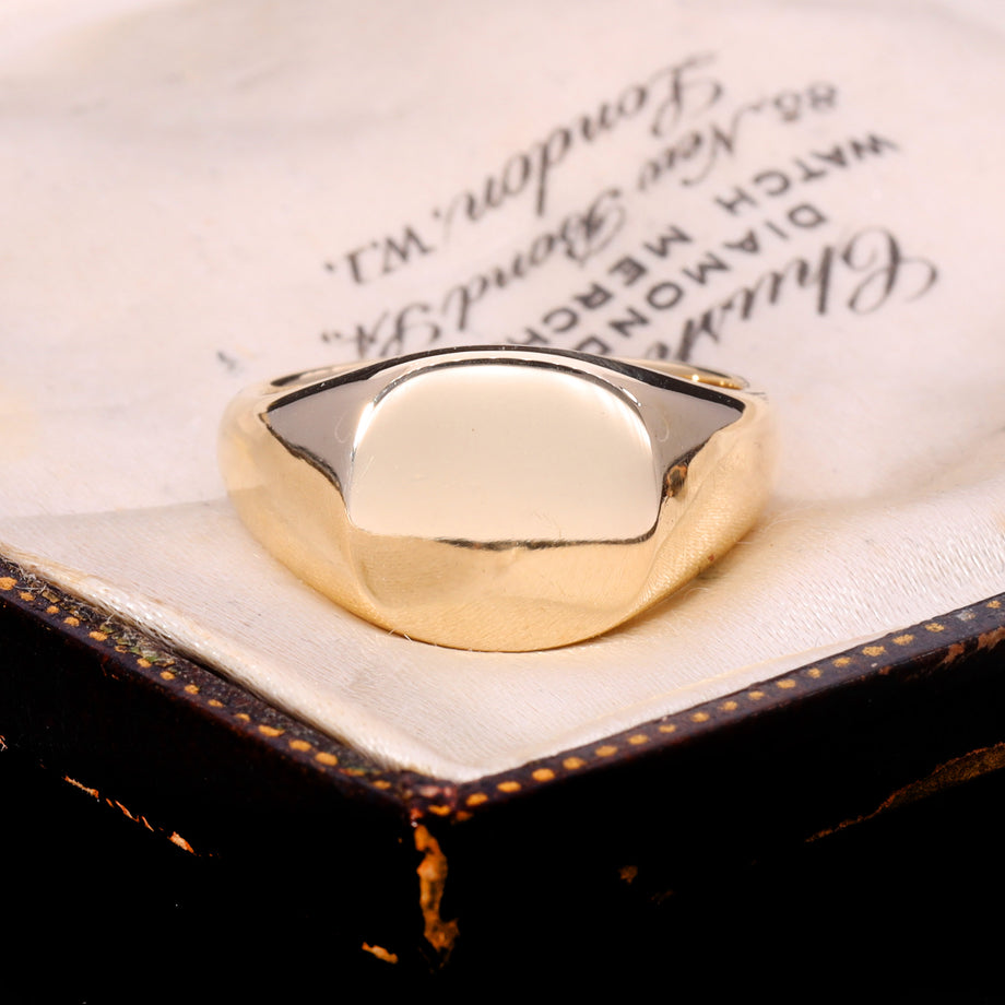 The Vintage 1970 9ct Gold Rounded Square Signet Ring