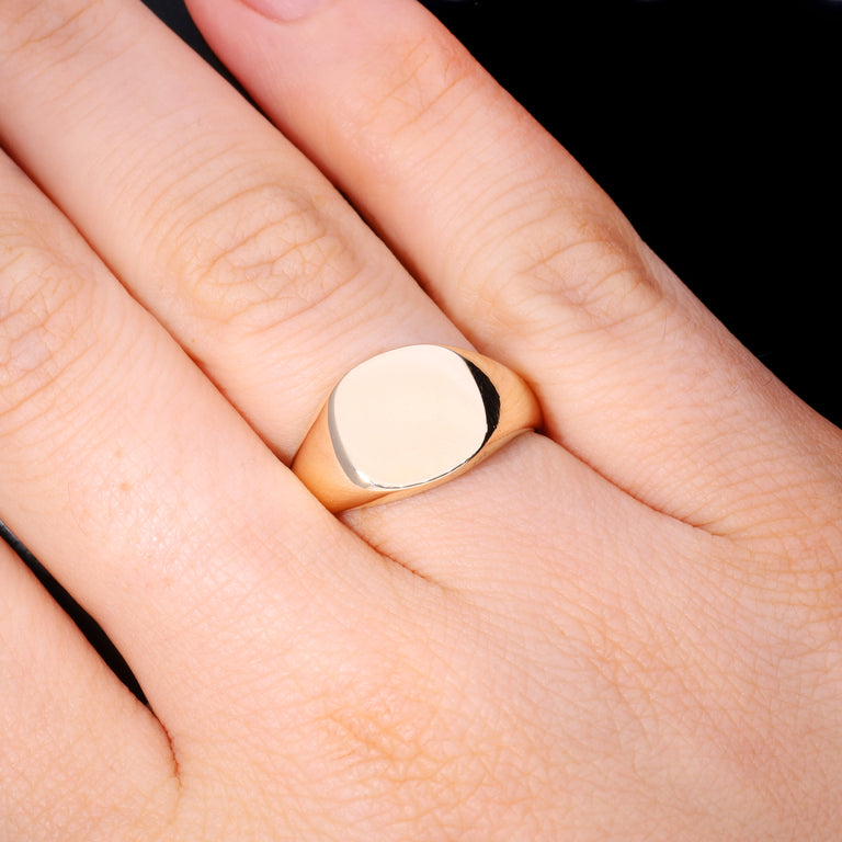 The Vintage 1970 9ct Gold Rounded Square Signet Ring