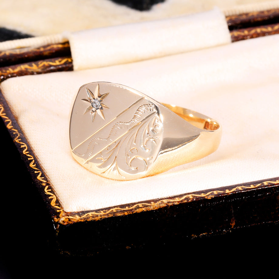 The Vintage Star Set Diamond Patterned Signet Ring