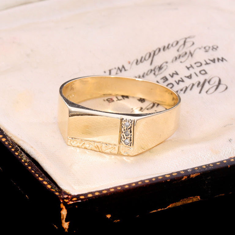 The Vintage 1994 9ct Gold Rectangle Diamond Signet Ring