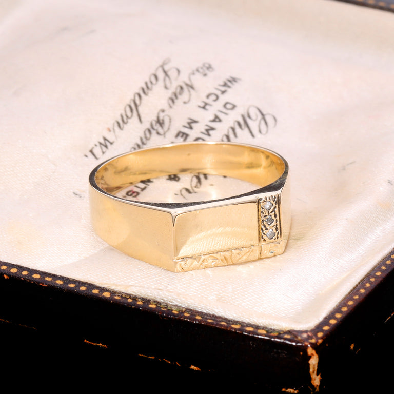 The Vintage 1994 9ct Gold Rectangle Diamond Signet Ring