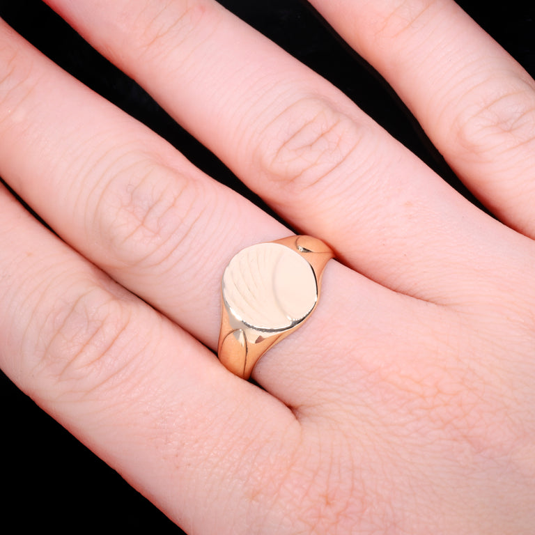 The Vintage 1978 9ct Gold Swirl Pattern Signet Ring