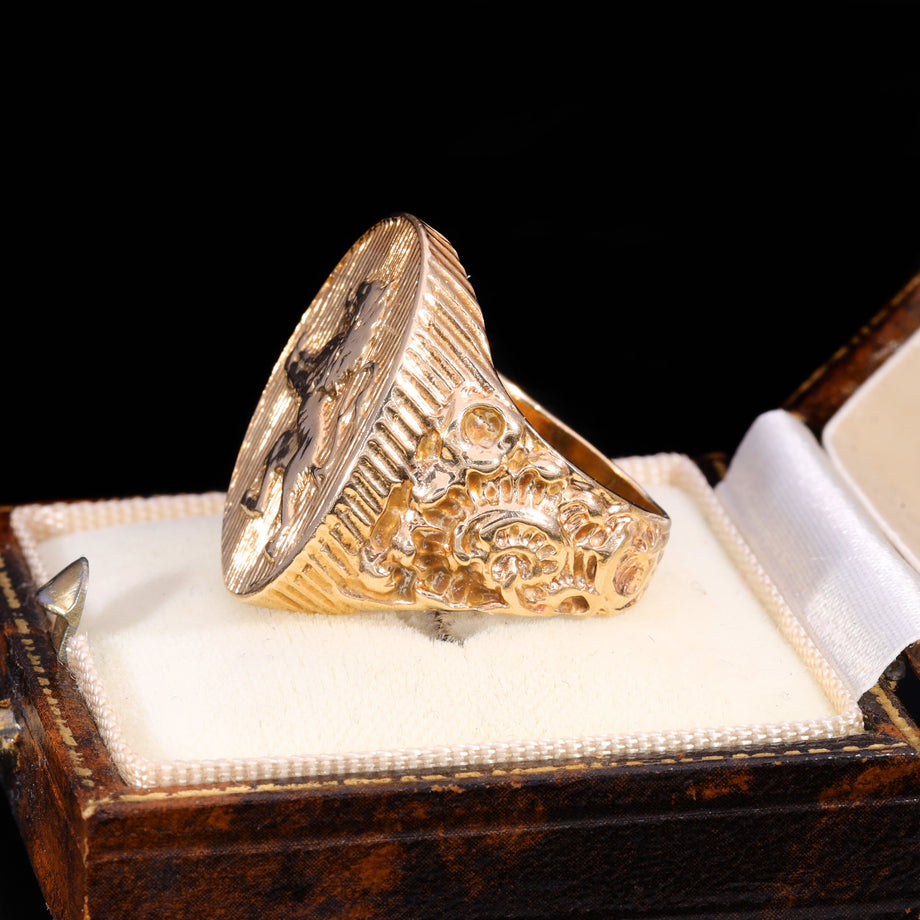 The Vintage 10.29g 9ct Gold Rampant Lion Patterned Signet Ring