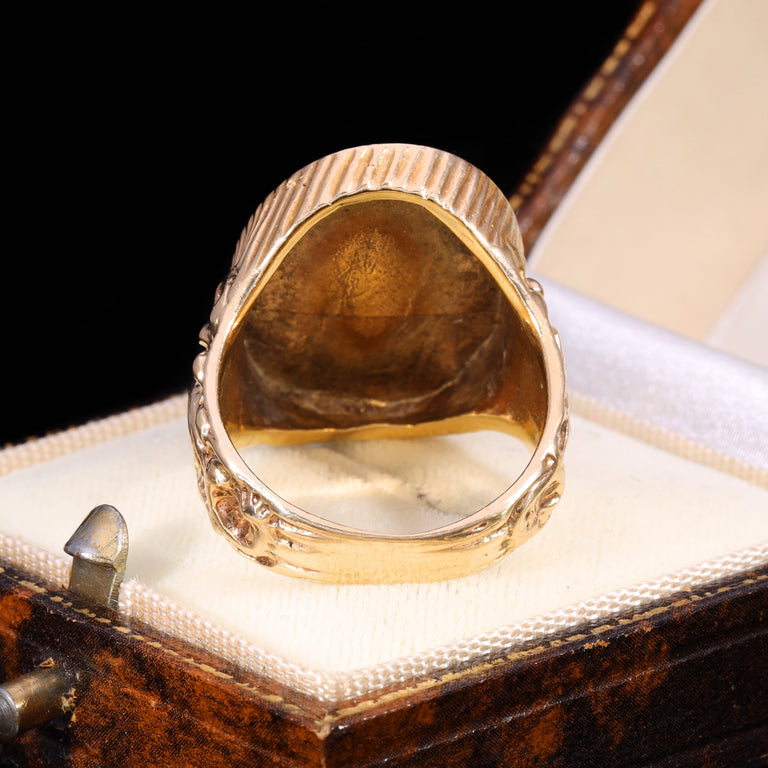 The Vintage 10.29g 9ct Gold Rampant Lion Patterned Signet Ring