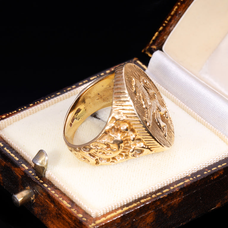 The Vintage 10.29g 9ct Gold Rampant Lion Patterned Signet Ring