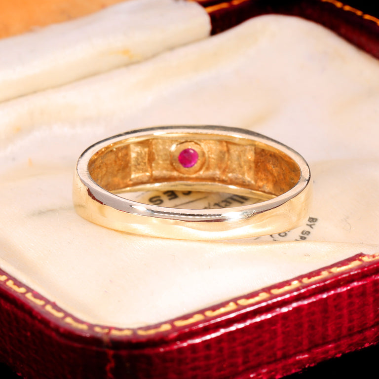 The Vintage 9ct Gold Star Set Ruby Patterned Ring