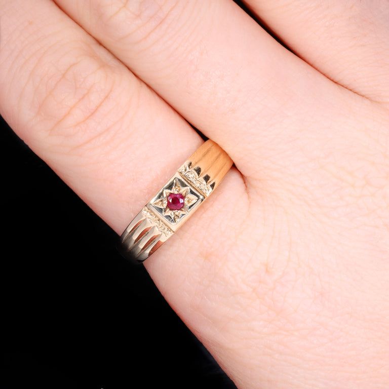 The Vintage 9ct Gold Star Set Ruby Patterned Ring