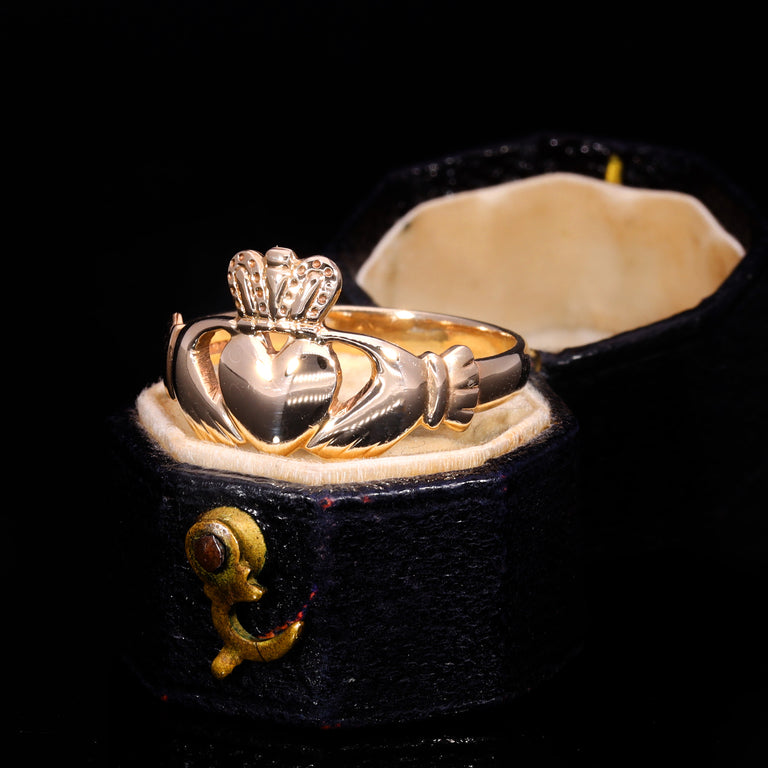 The Vintage 2.63g 9ct Gold Irish Claddagh Ring