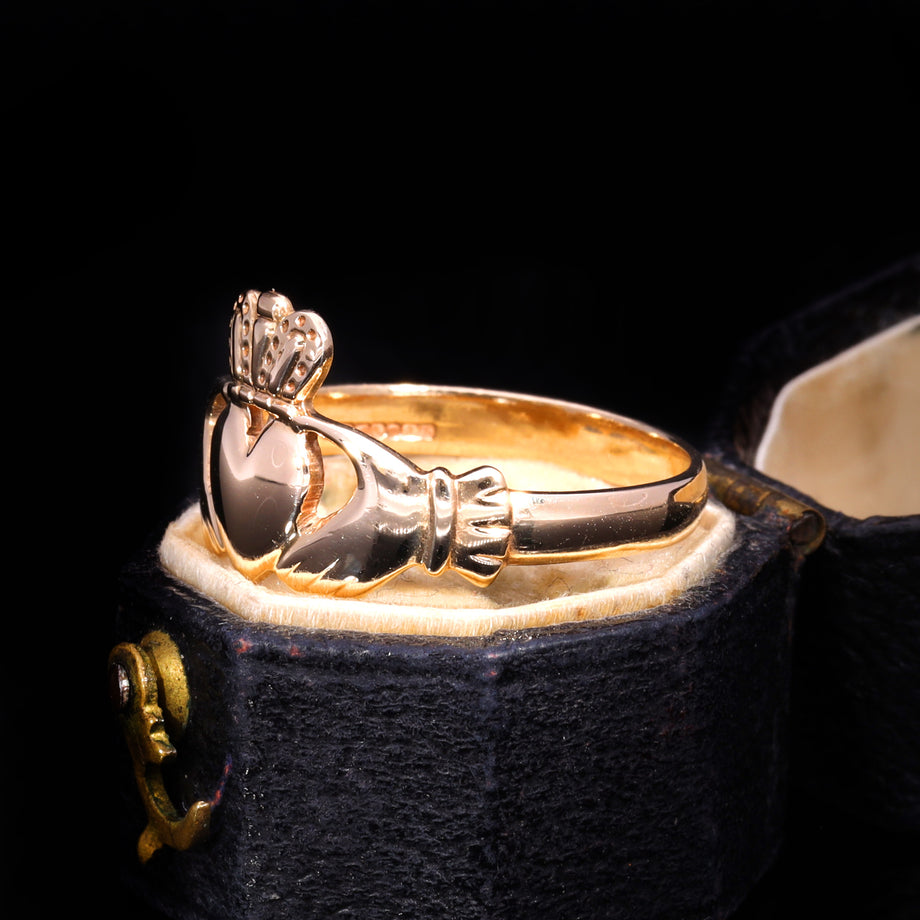 The Vintage 2.63g 9ct Gold Irish Claddagh Ring